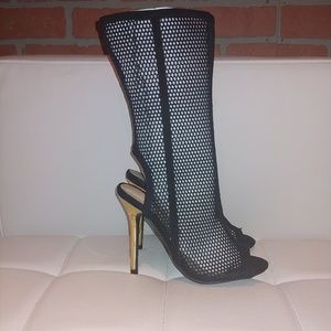 NWT BLK Suede Caged Heels
